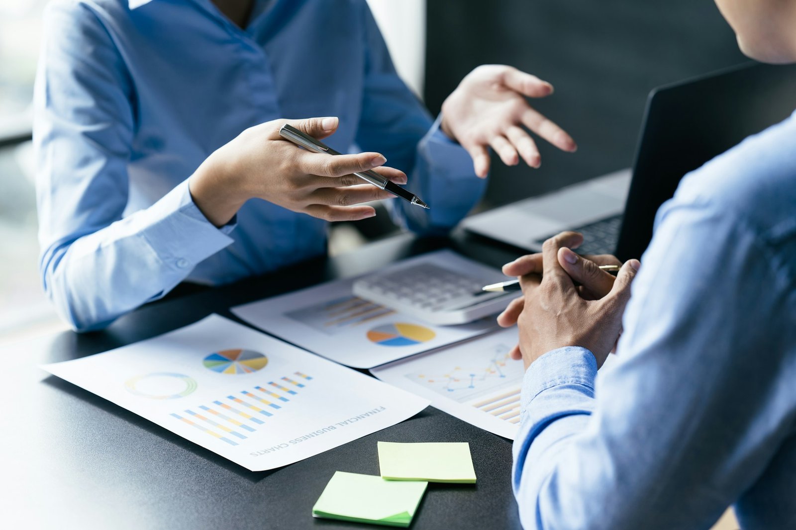 Perbedaan Gadai BPKB Mobil dan Pinjaman Online: Mana yang Lebih Menguntungkan?